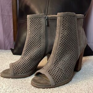 Lucky Brand Tan Ladies Booties open toe heels